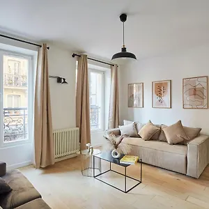 Center Of Le Marais By Prestige Paris